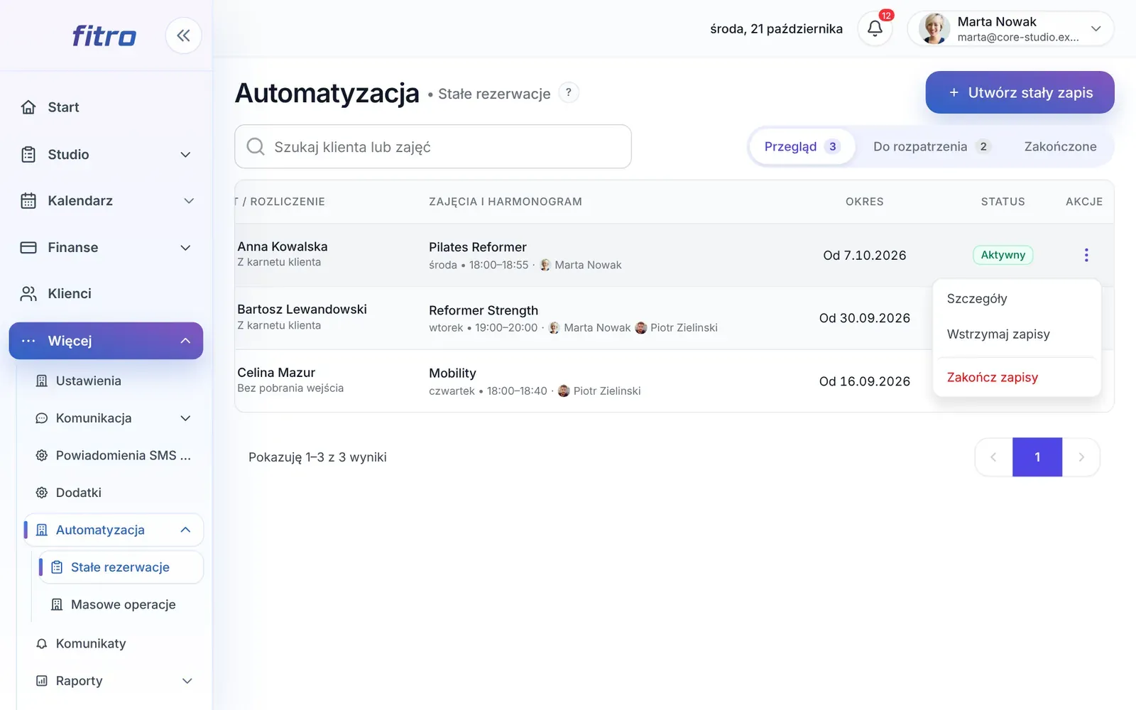 Menu akcji przy stałej rezerwacji: Szczegóły, Wstrzymaj zapisy i Zakończ zapis