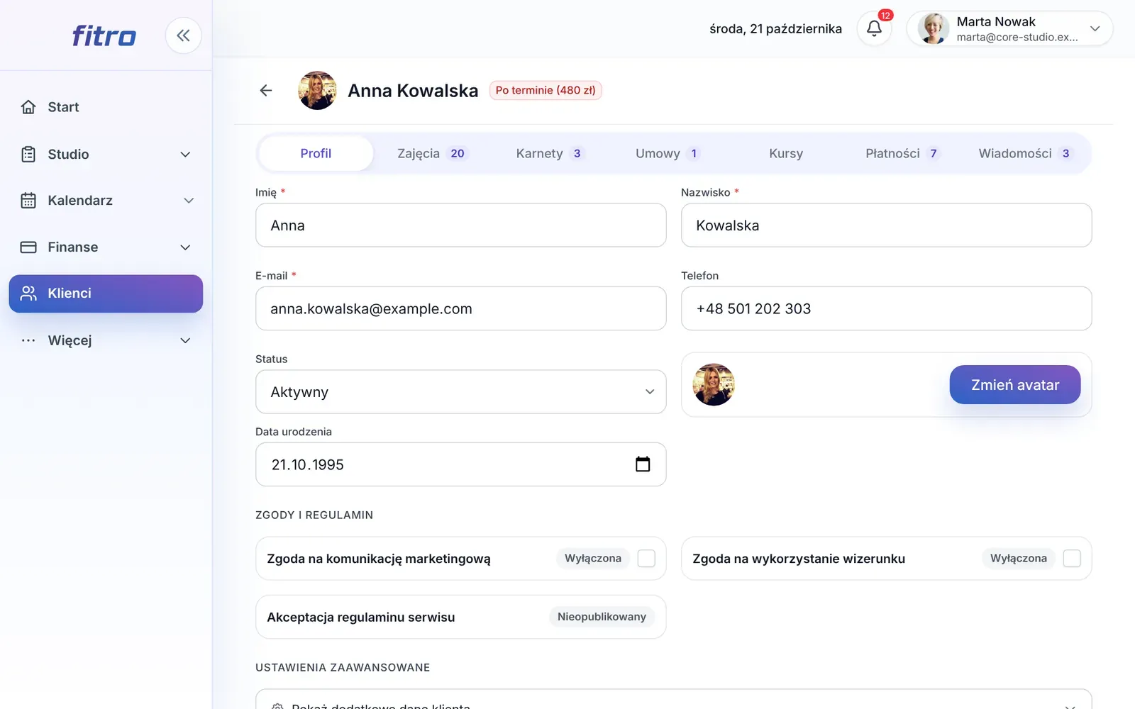 Karta klienta: zakładka Profil z danymi, statusem i zgodami