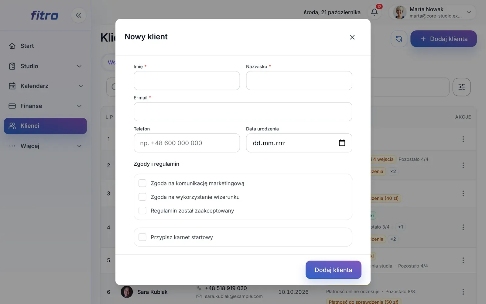 Formularz nowego klienta z danymi, zgodami i opcją Przypisz karnet startowy