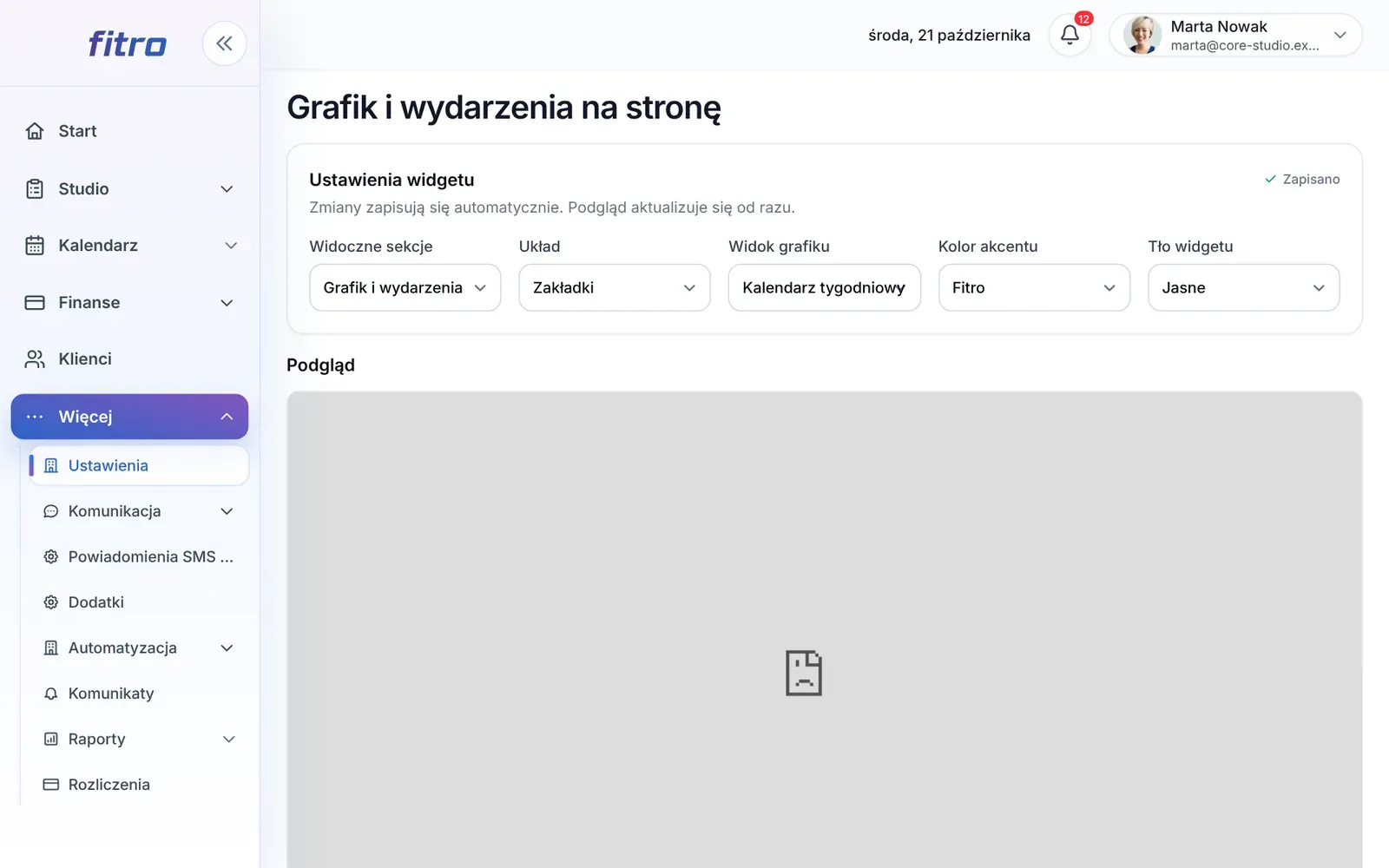 Ustawienia widgetu z widocznymi sekcjami, układem, kolorem akcentu i podglądem
